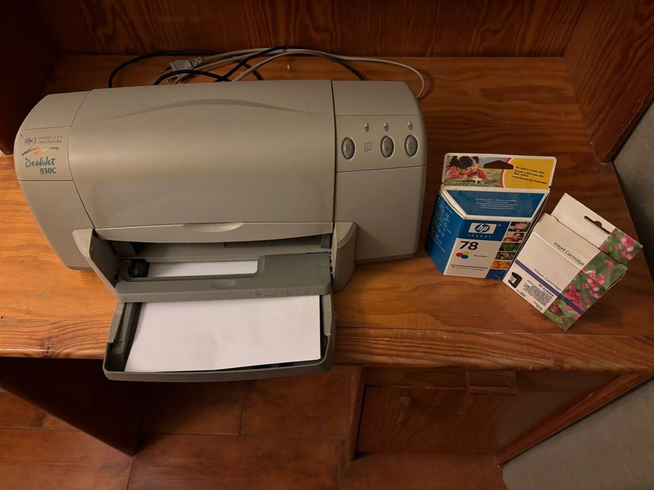 Impressora HP DeskJet 930C + Tinteiros