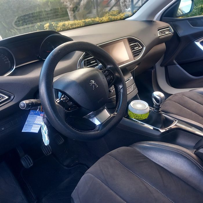 Pegeut 308 SW 2015 super económica