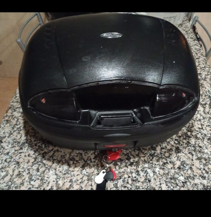 Baú de mota  usado como novo