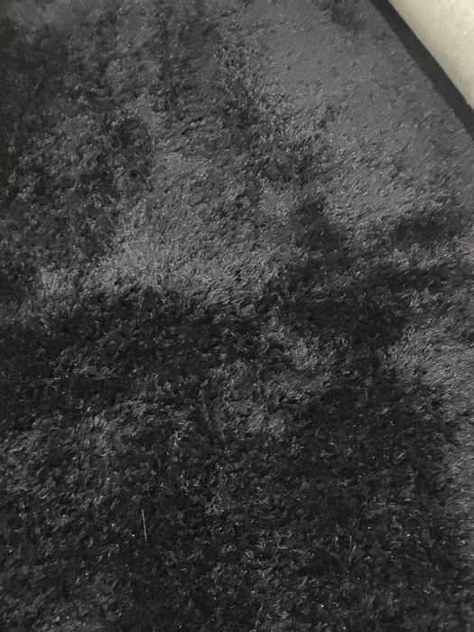 Carpete Grande de pelinhos preta