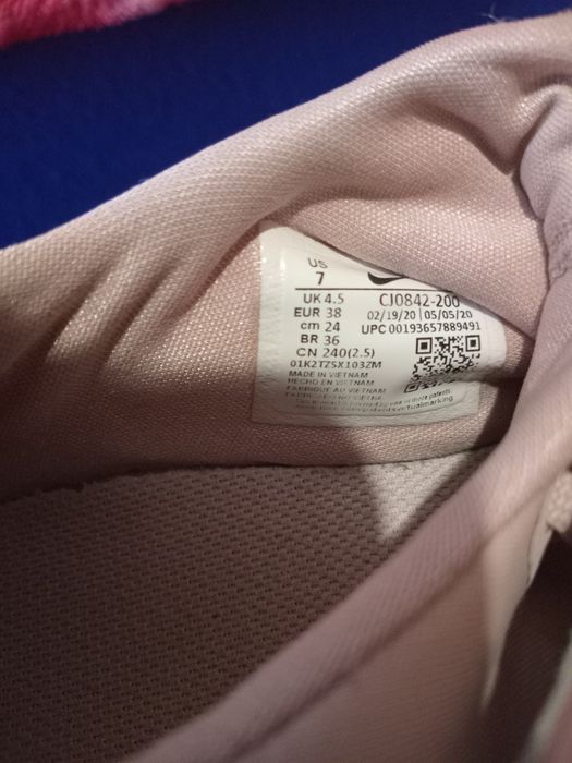 Продаются кроссовки   Nike   р. 38
