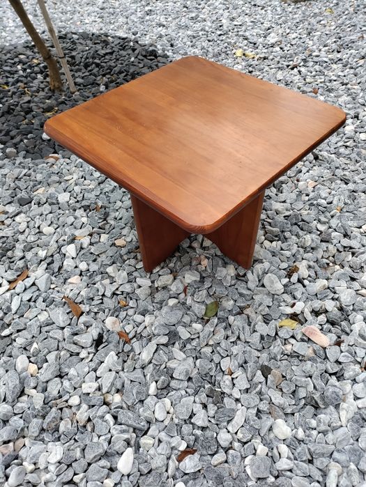 Mesa em madeira maciça