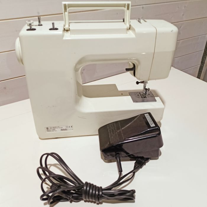 Maszyna do szycia Privileg 1408.