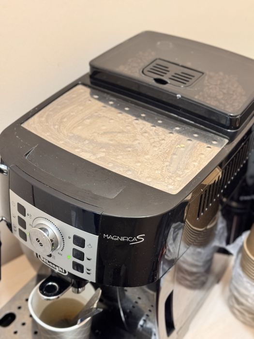 Кавоварка DeLonghi Magnifica S з капучінатором, вживана