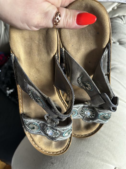 Klapki  skórzane 38