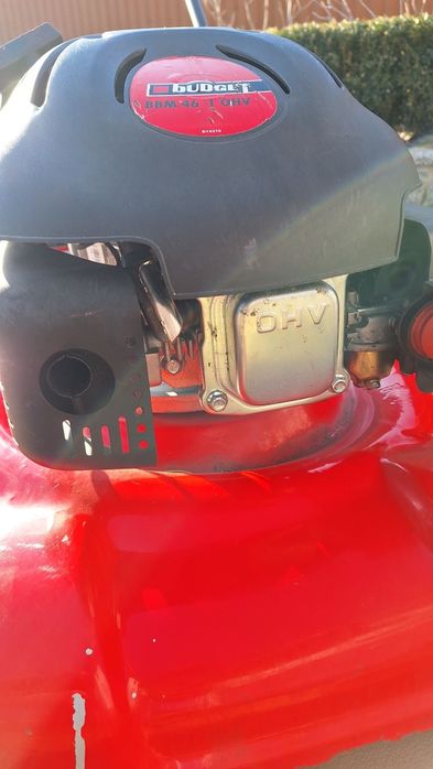 Газонокосарка  бензинова.