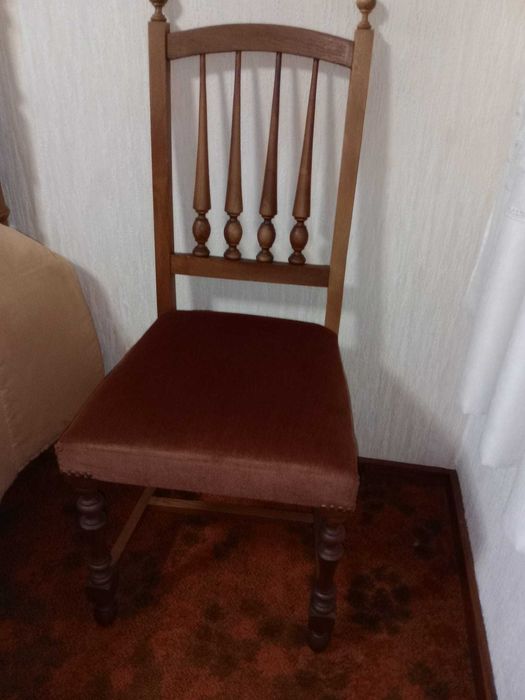 Quarto Completo: Cama Solteiro, Mesa Cabeceira, Cadeira e Escrivaninha