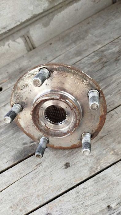 Ступица Nissan Leaf