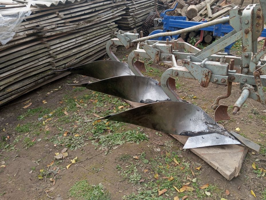 Продам плуги 2-30, 3-30