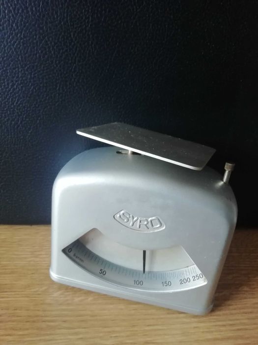 Balança antiga postal ou pesa cartas mecânica marca SYRO