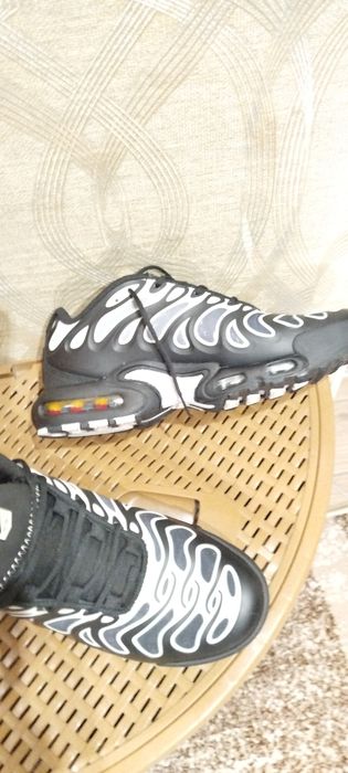 Кросівки чоловічі