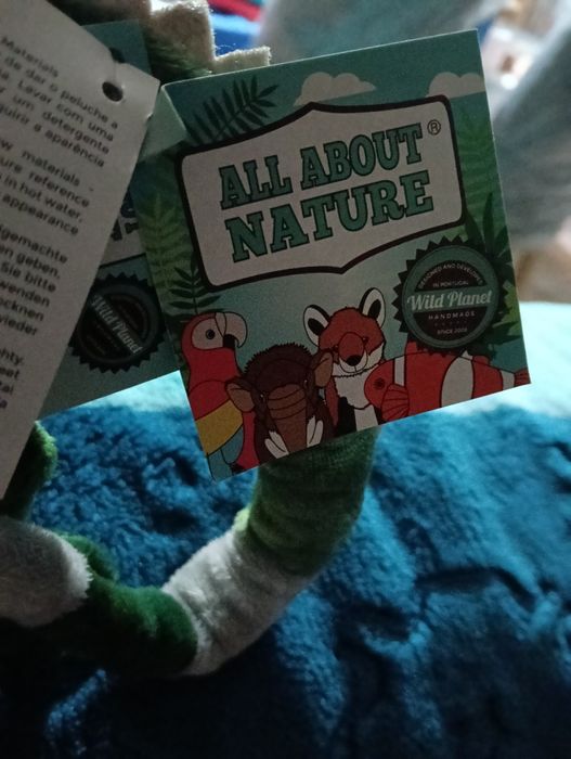 Peluche iguana com etiqueta