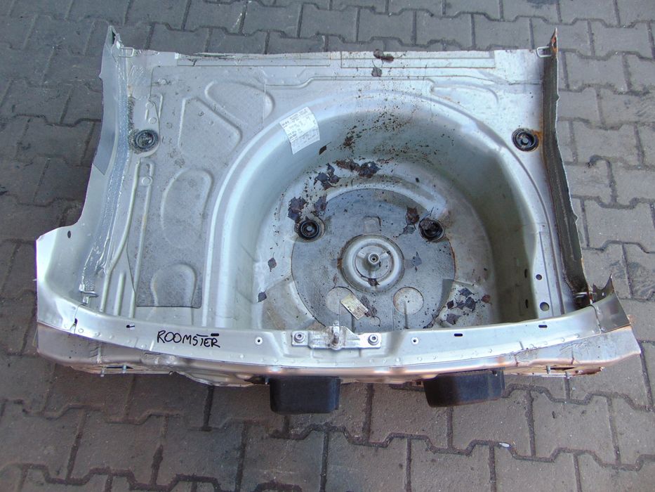 skoda roomster 5j praktik pas tył ściana podłoga