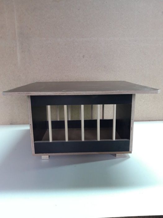 Karmnik dla gołębi, grytownik, podstawka pod poidło