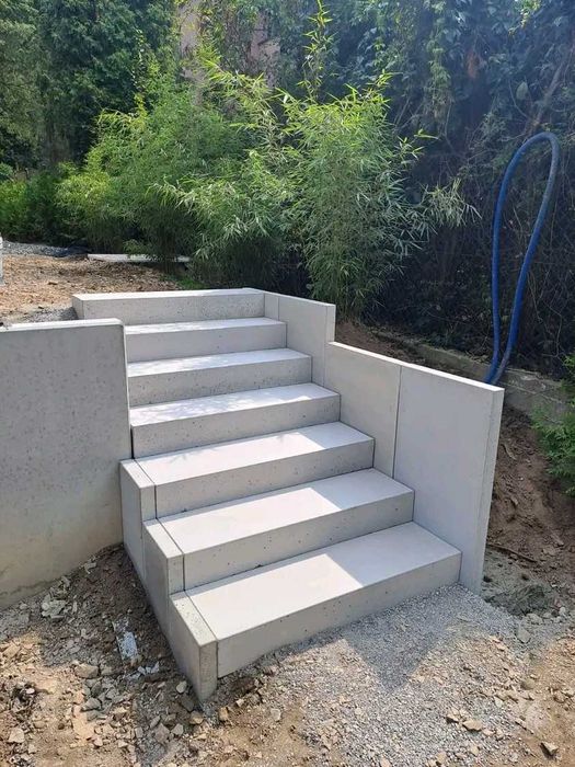 Stopnie blokowe (schody blokowe) z betonu architektonicznego