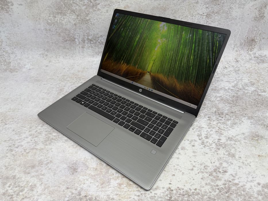 HP ProBook 470 G8 / i5-1135G7 4.2GHz / 16GB DDR4 / 512 SSD / 17.3 FHD / Win 11 Pro