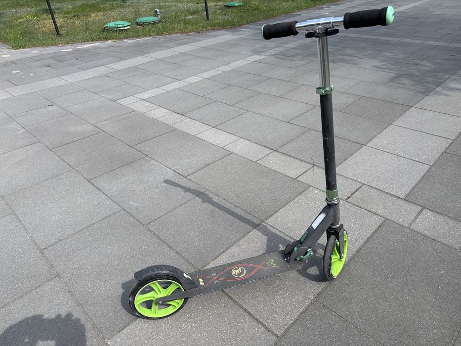 Hulajnoga składana z dużymi kółkami