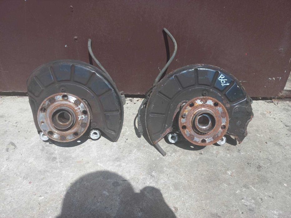 Поворотний кулак  Passat B6 Цапфа пасат Б6 підшипник передний