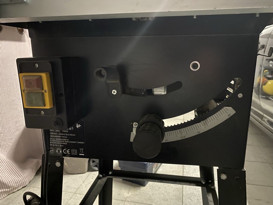 Serra de mesa em bom estado