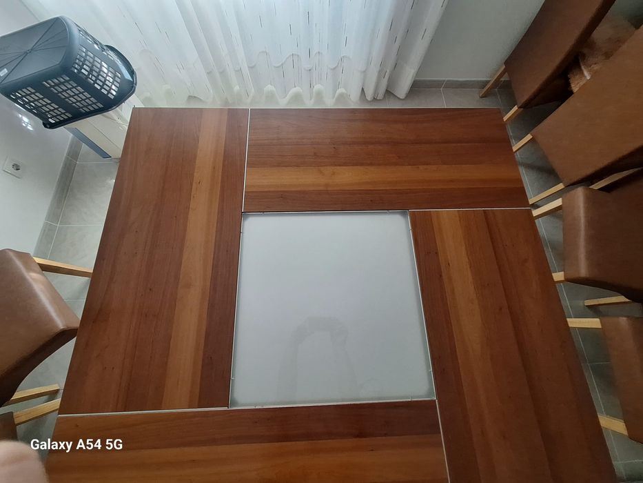 Mesa de Jantar com 8 cadeiras (novas)