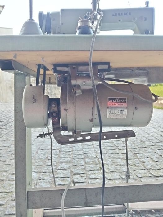 Máquina de Costura Industrial Ponto Corrido