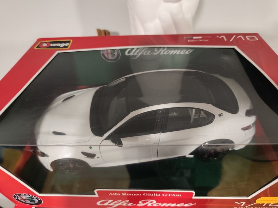 1/18 Alfa Romeo Giulia GTA m burago carro coleção miniatura