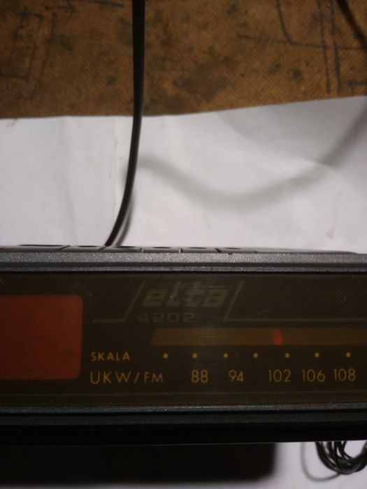 Часы с радио и таймером будильника