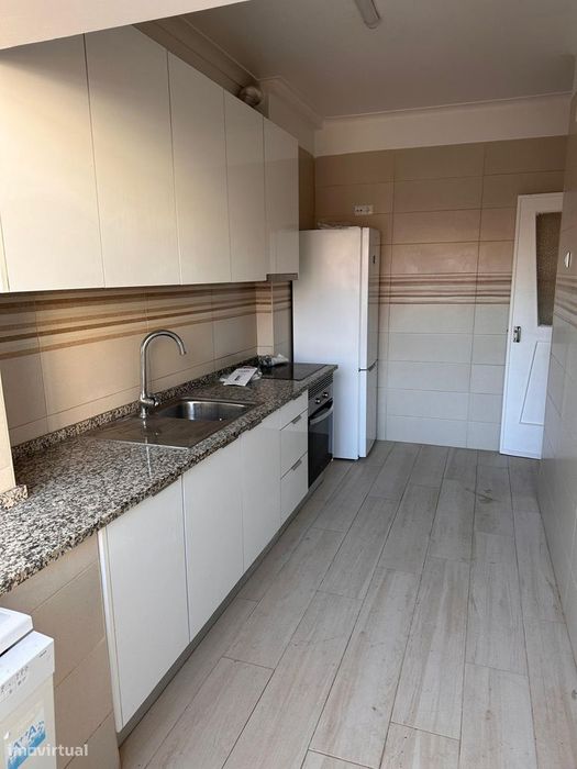 Apartamento T2 com cozinha equipada em Almada