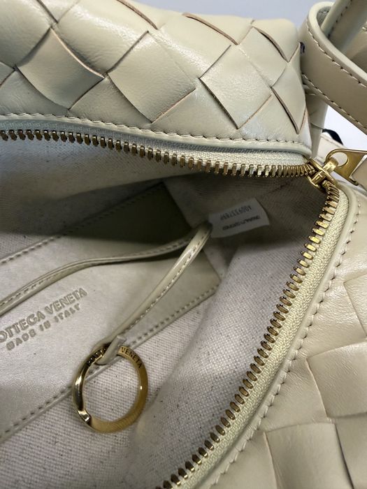 Bottega veneta Loop mini leather camera bag