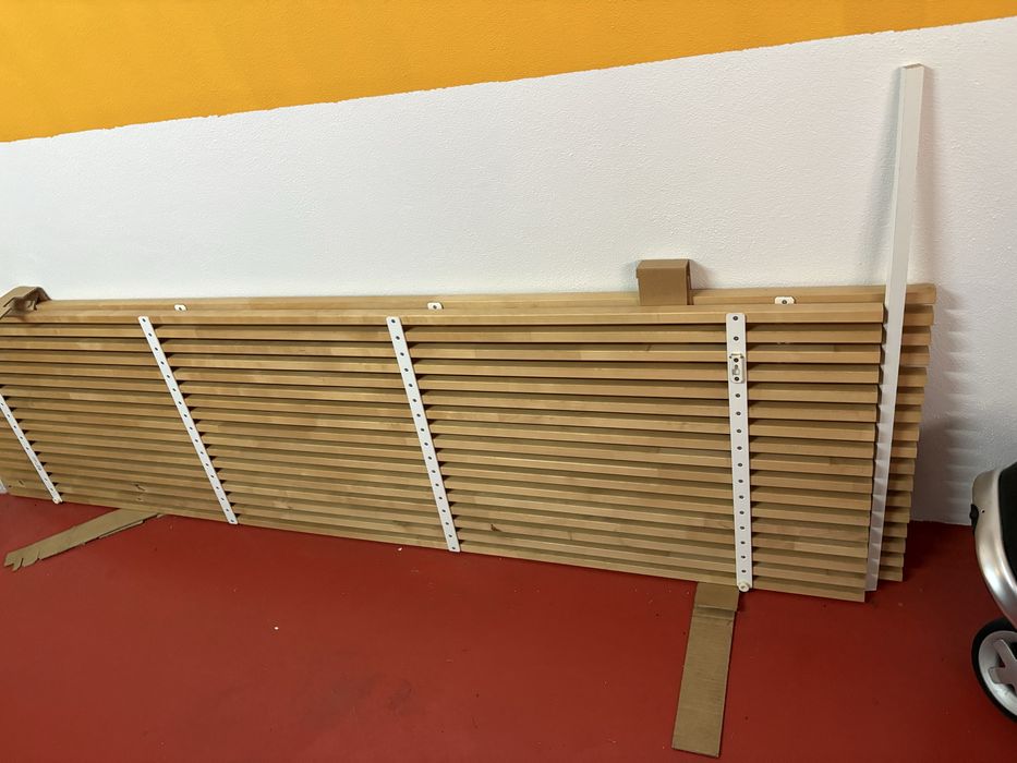 Cabeceiras de cama em ripas de madeira IKEA