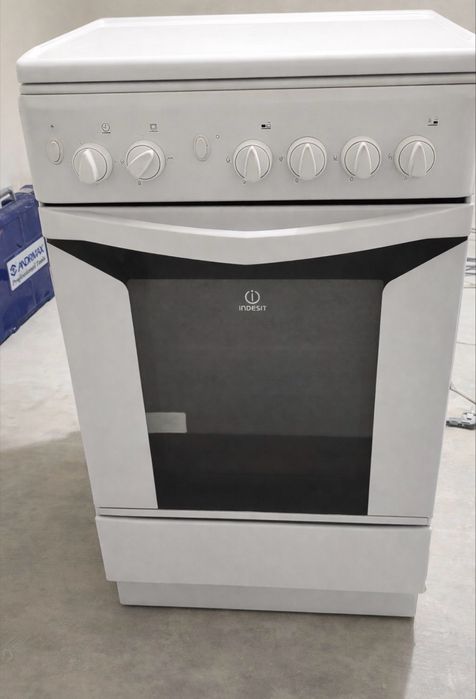 Плита  INDESIT Б/У біла
