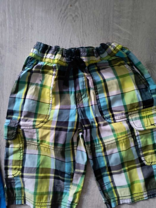 2 pary krótkich spodenek na 116 cm