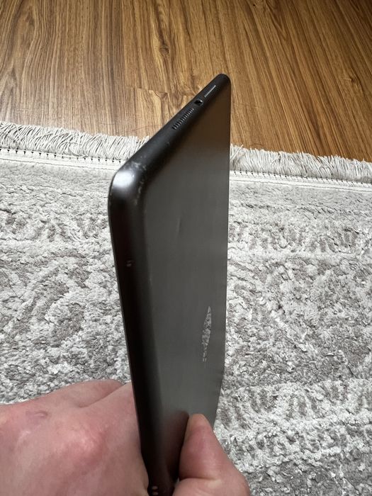 Продам Apple iPad (9-го покоління, 2021) на запчастини