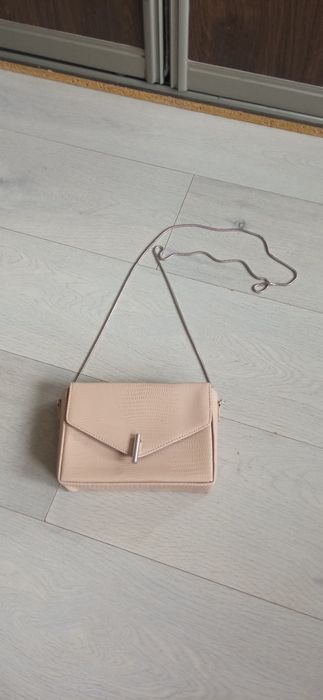 Mała beżowa torebka damska Primark