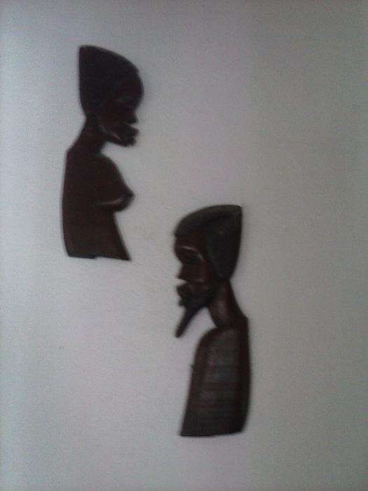 Duas estatuetas antigas