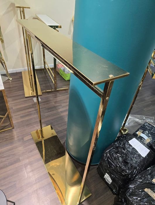 Wyposażenie butik odzieżowy