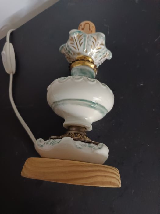 Candeeiro vintage em cerâmica, madeira e metal