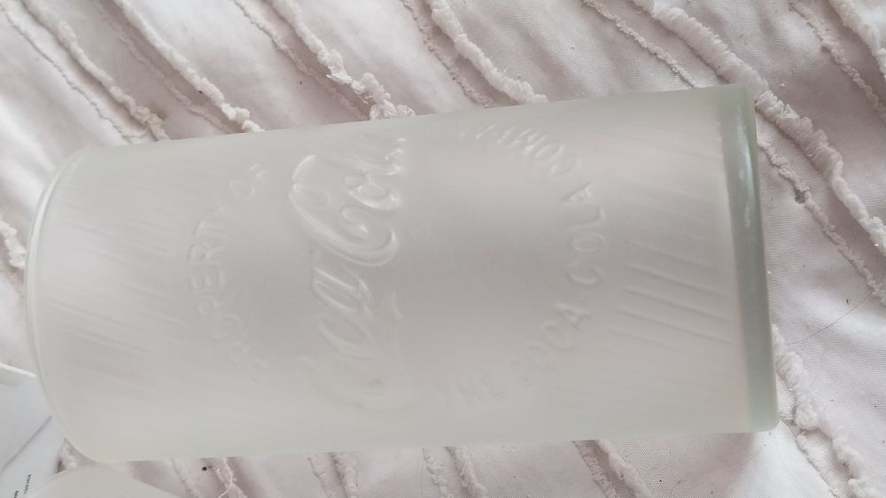 Склянка для Coca-Cola з McDonald's, що світиться в темряві, лімітована серія 2024
