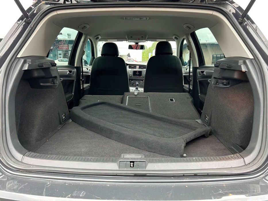 Volkswagen e-Golf SE      2016