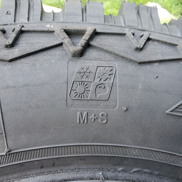 Продам 4 шини для позашляховика