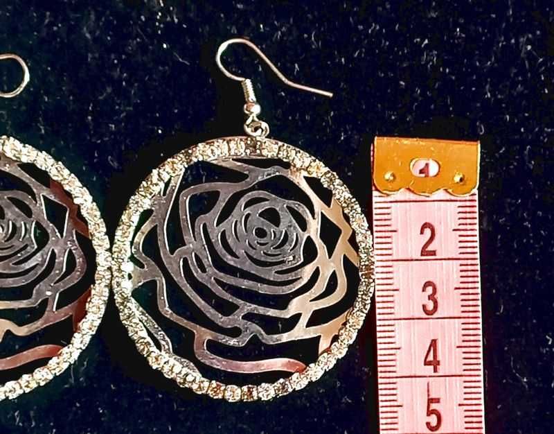 Kolczyki wiszące duże koła z róża ok 4 cm