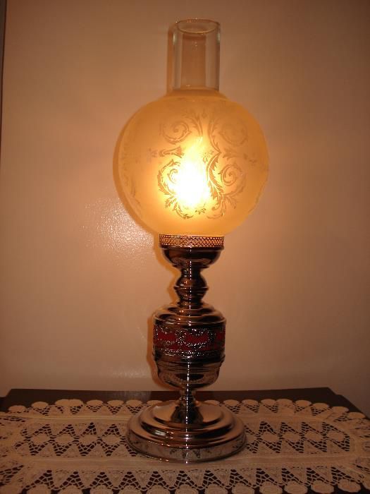 Candeeiros de tecto e mesa cabeceira