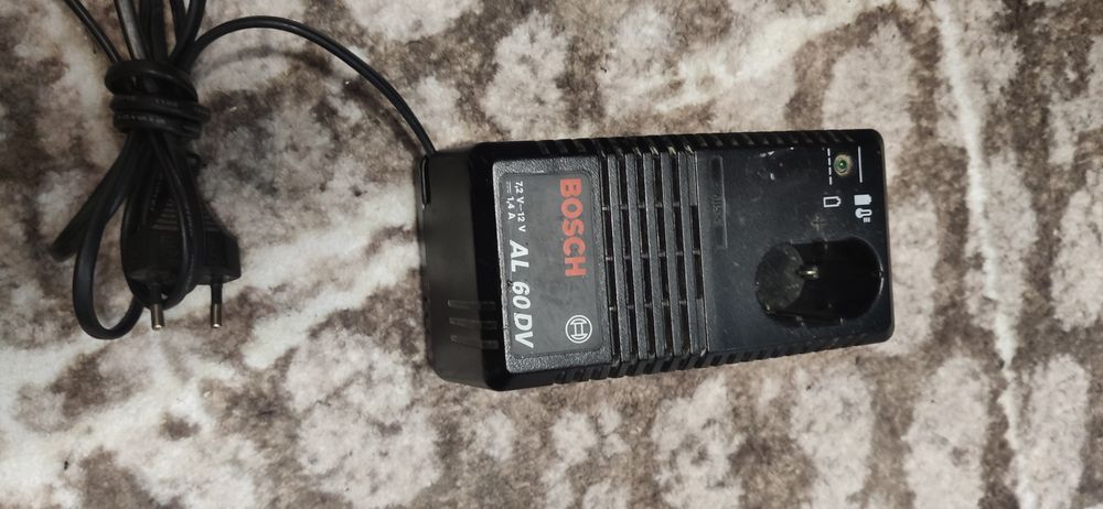 Ładowarka BOSCH AL60DV