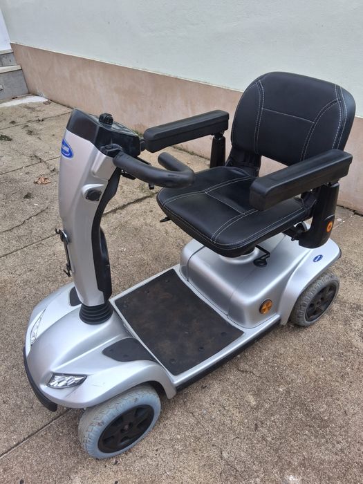 Scooter Compacta: Invacare Leo
