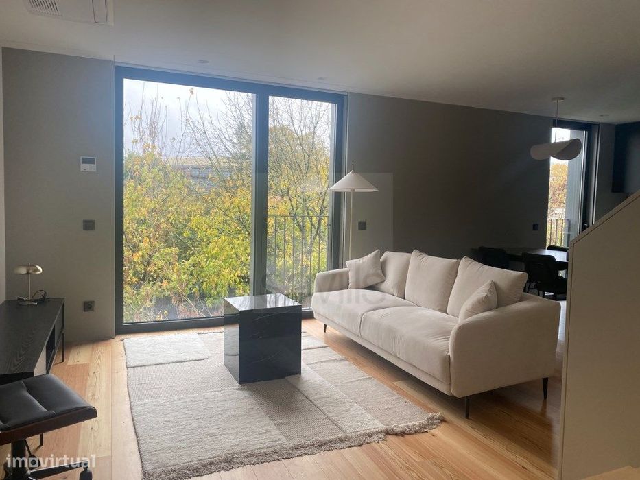 Apartamento T1 duplex com terraço em Condomínio Fechado