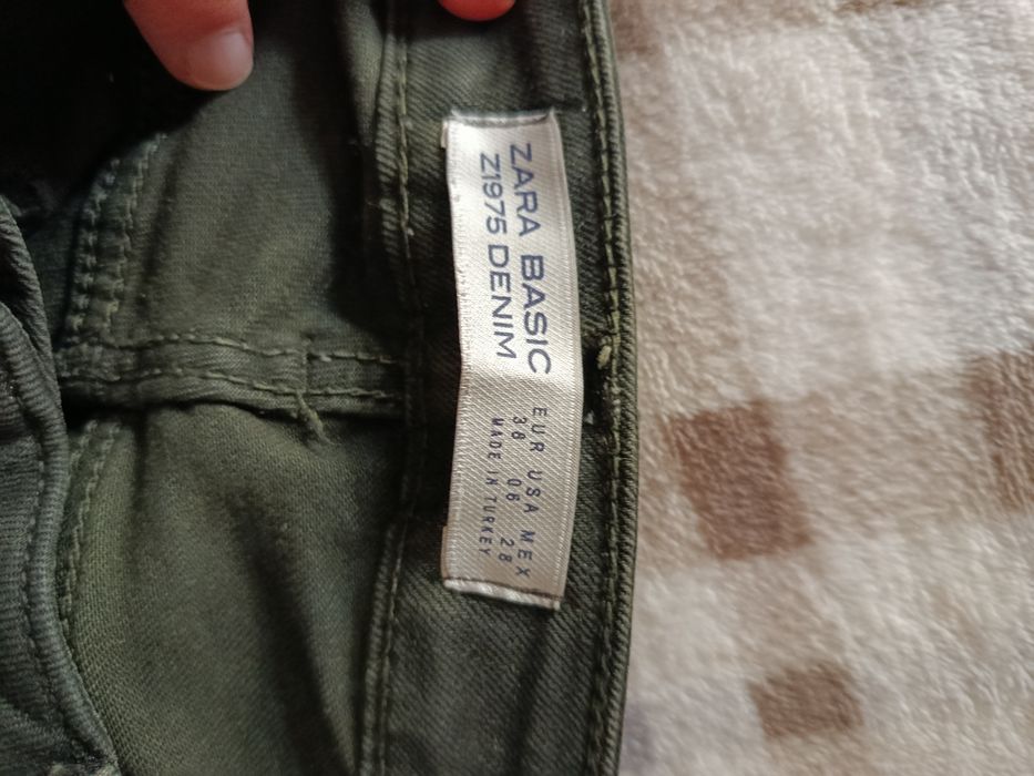 Zara jeasny butelkowa zieleń rozmiar 38