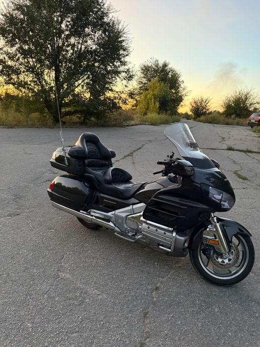 : Honda GL1800 Gold Wing (2010).