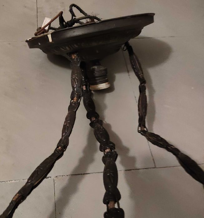 Stary przedwojenny żyrandol