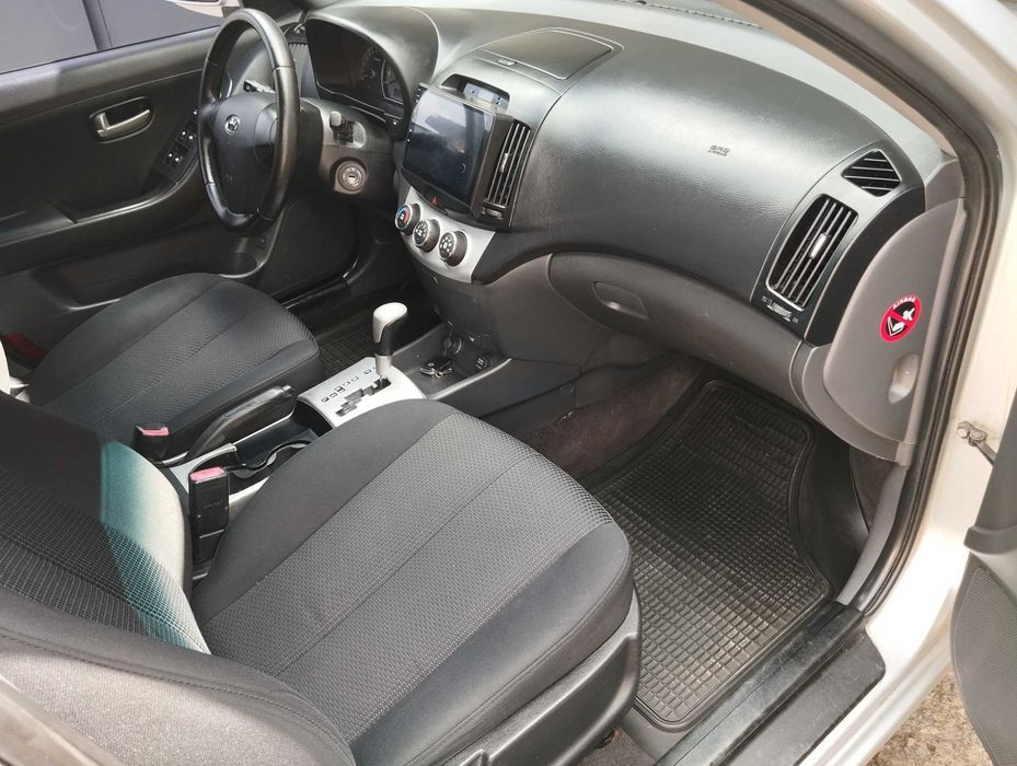 Продам  официальный Хюндай Элантра - 1,6 автомат