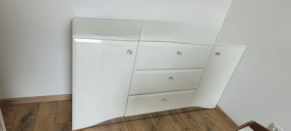 Komoda glamour z podświetleniem